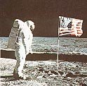 Edwin Aldrin med det amerikanske flag på Månen